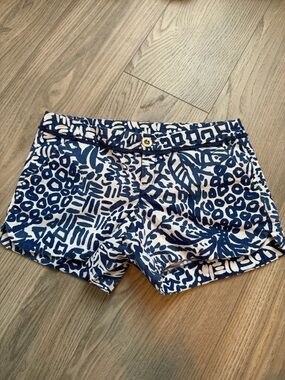 Lilly Pulitzer Navy and White Printed Shorts – Size 0